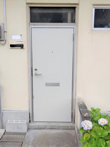 【伊達保原店】集合住宅に合わせやすいシンプルなドア！